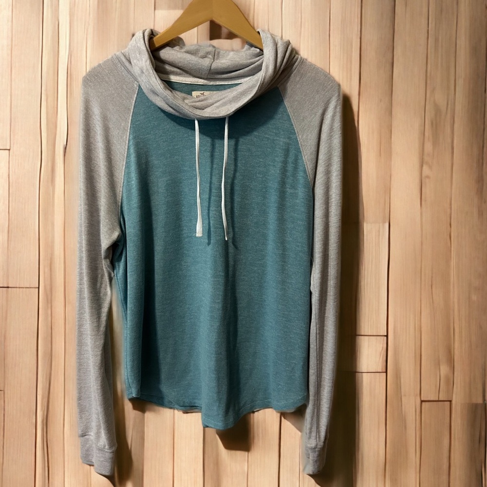 Hollister top